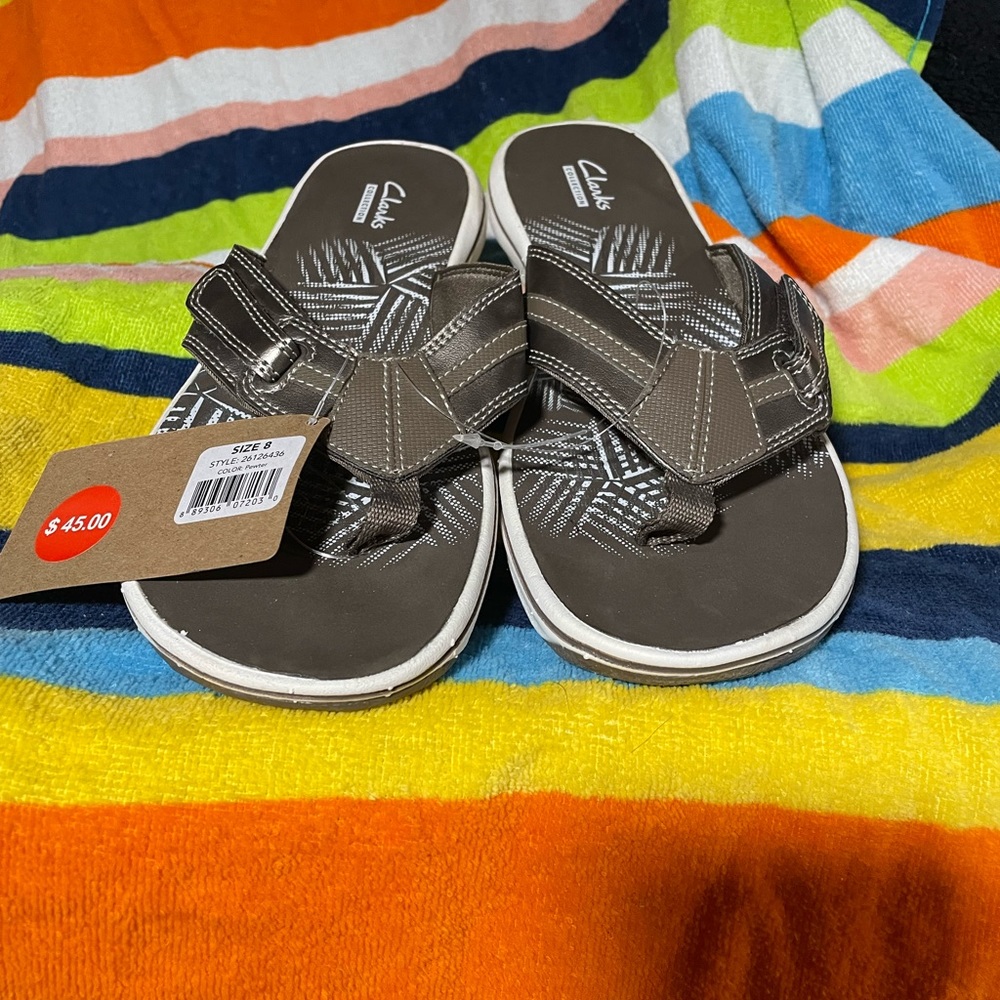 Size 8 Clark’s flip flops